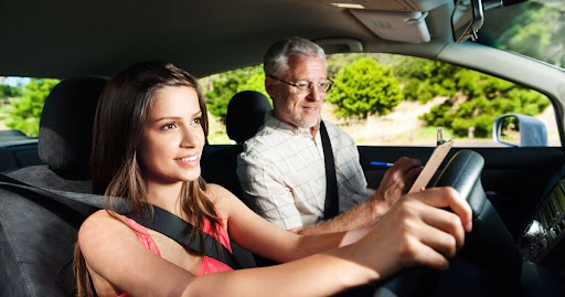 Why one should take driving lessons in Perth?